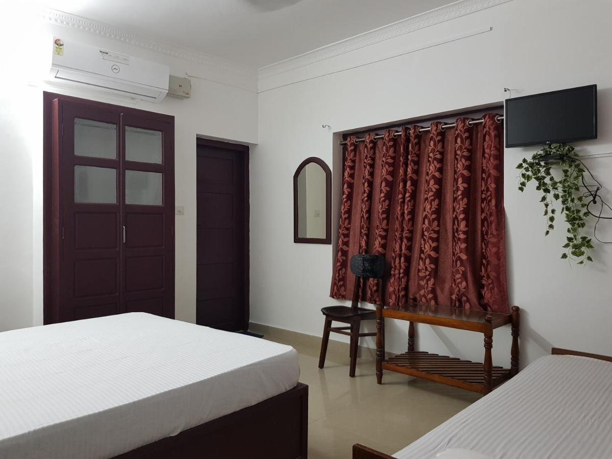All Seasons Guest House Thiruvananthapuram Buitenkant foto