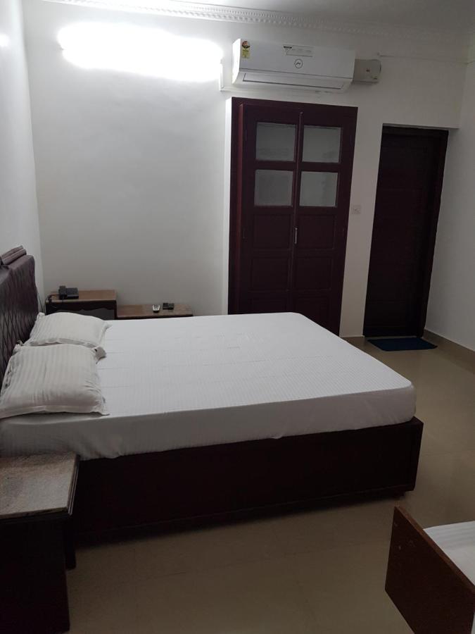 All Seasons Guest House Thiruvananthapuram Buitenkant foto
