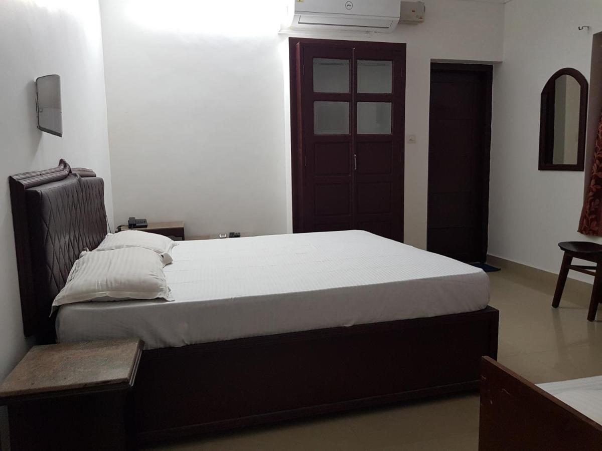All Seasons Guest House Thiruvananthapuram Buitenkant foto